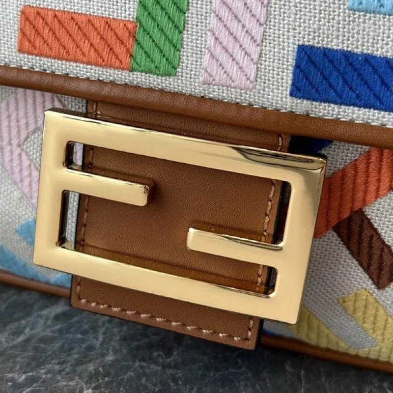 フェンディ バゲットFF刺繍 ハウンド ショルダーバッグ 偽物 few86164