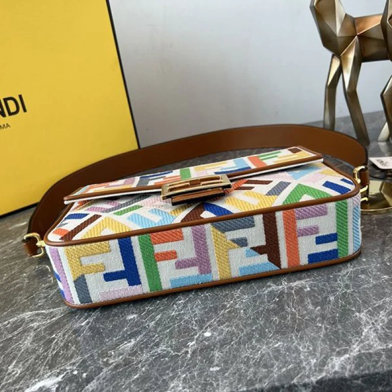 フェンディ バゲットFF刺繍 ハウンド ショルダーバッグ 偽物 few86164