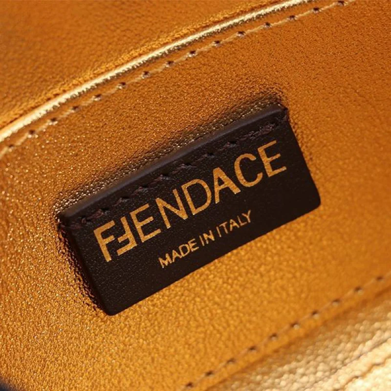 目を惹くカラー【FENDACE】ナノ バゲット マイクロ バッグ 偽物 fex13717