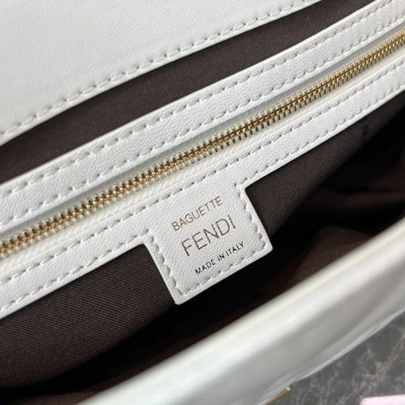 フェンディ ホワイトレザー バゲット コピー通販 ラージ ショルダーバッグ fey23095