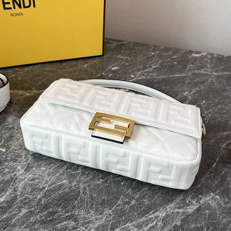 フェンディ ホワイトレザー バゲット コピー通販 ラージ ショルダーバッグ fey23095