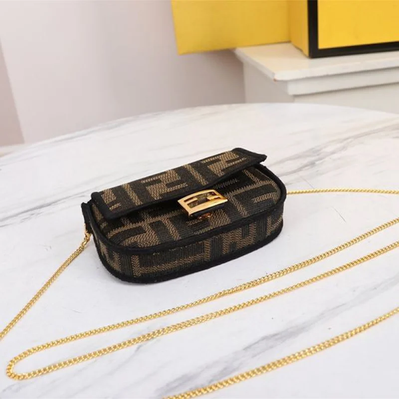 入手困難 フェンディ VERSACE コラボナノ バゲット コピー マイクロ バッグ fey71325