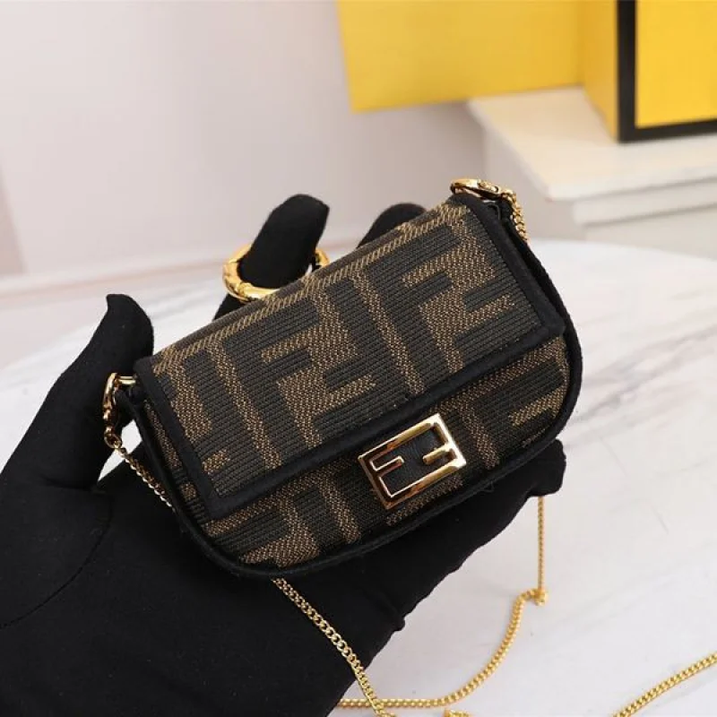 入手困難 フェンディ VERSACE コラボナノ バゲット コピー マイクロ バッグ fey71325