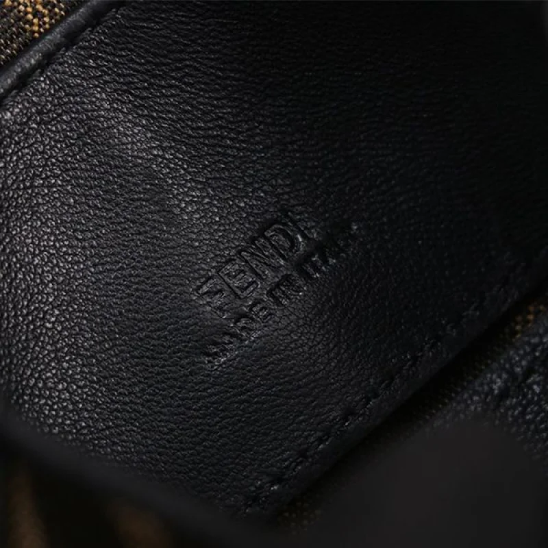 入手困難 フェンディ VERSACE コラボナノ バゲット コピー マイクロ バッグ fey71325