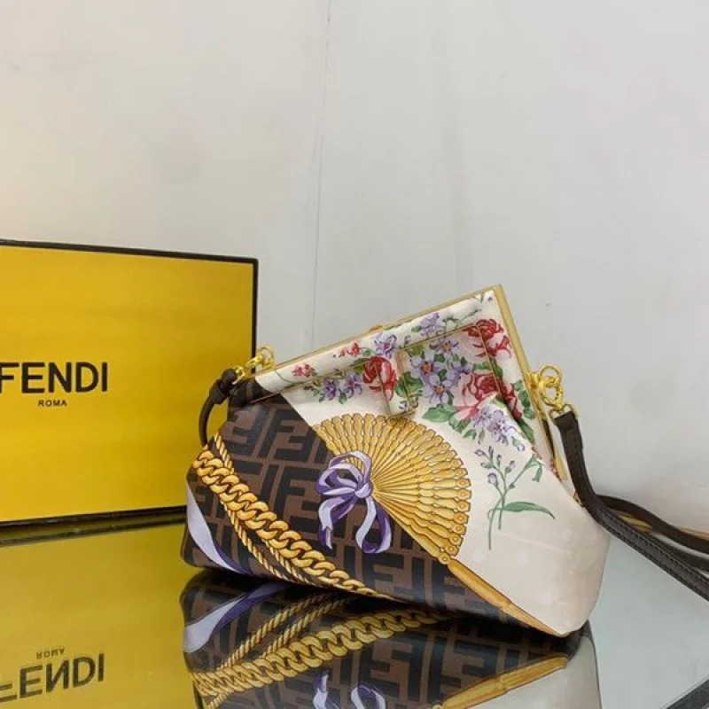 早い者勝ち♡フェンディ ヴェルサーチェ コピーフェンダーチェ コラボ ショルダーバッグ fey97423