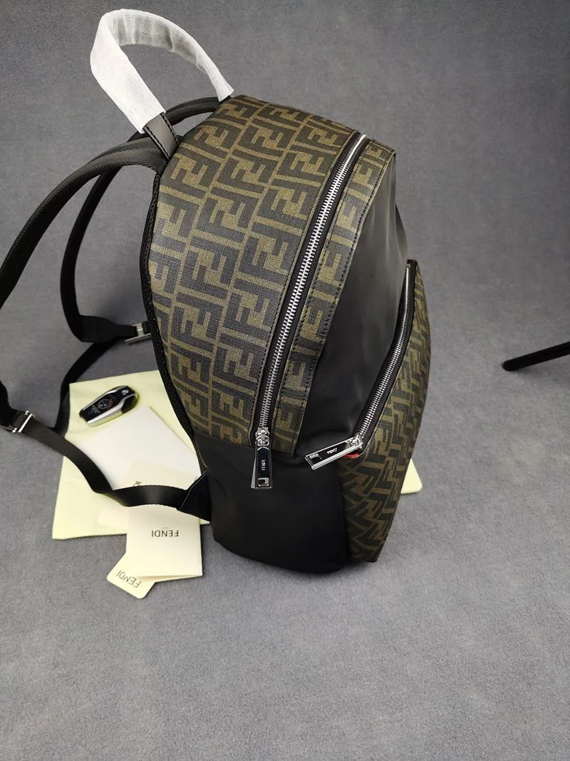 日本未入荷フェンディ バックパック 偽物 ブラックナイロン バックパック fez25036