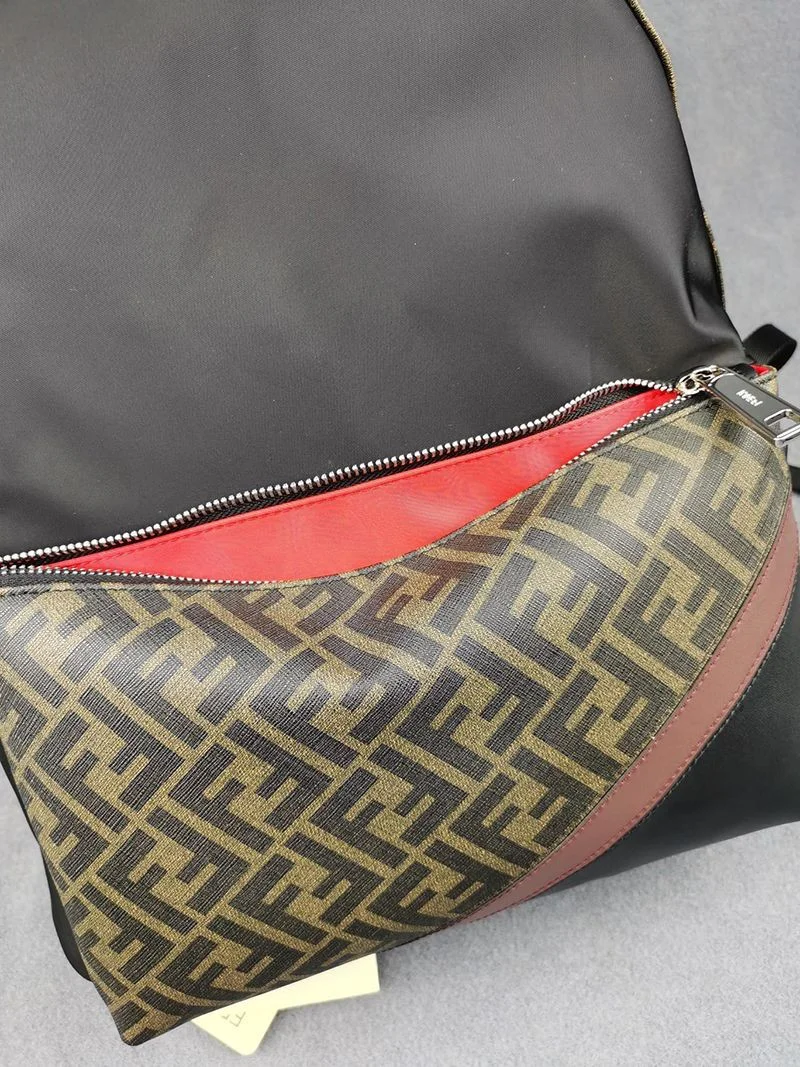 日本未入荷フェンディ バックパック 偽物 ブラックナイロン バックパック fez25036