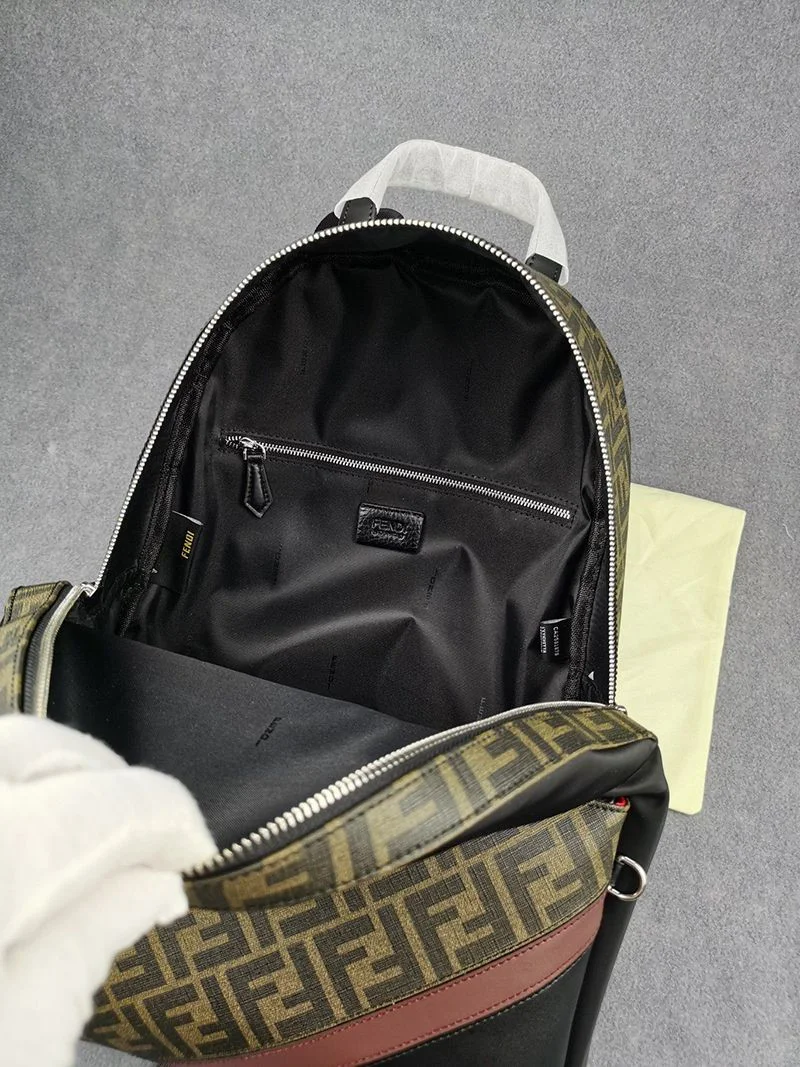 日本未入荷フェンディ バックパック 偽物 ブラックナイロン バックパック fez25036