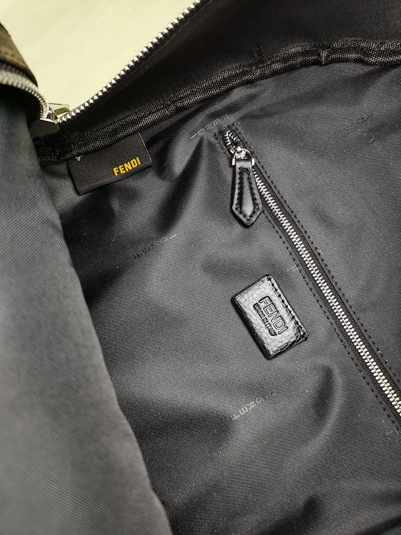 日本未入荷フェンディ バックパック 偽物 ブラックナイロン バックパック fez25036