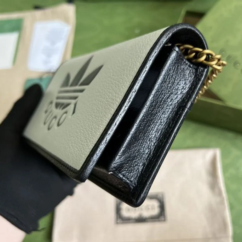 超希少!アディダス×グッチ 偽物 チェーン付き ウォレット ショルダーバッグ 621892UZ3BG6484