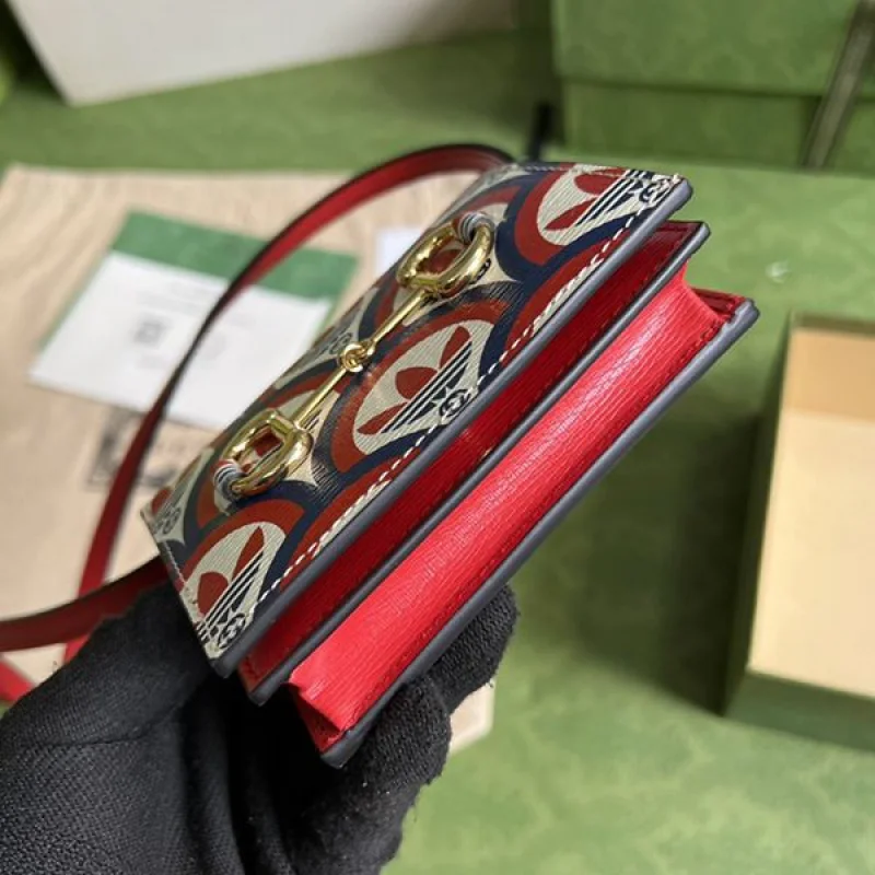大人気コラボ アディダス×グッチ コピー ロゴ入りカードケース ショルダーバッグ 702248UWLBG4169