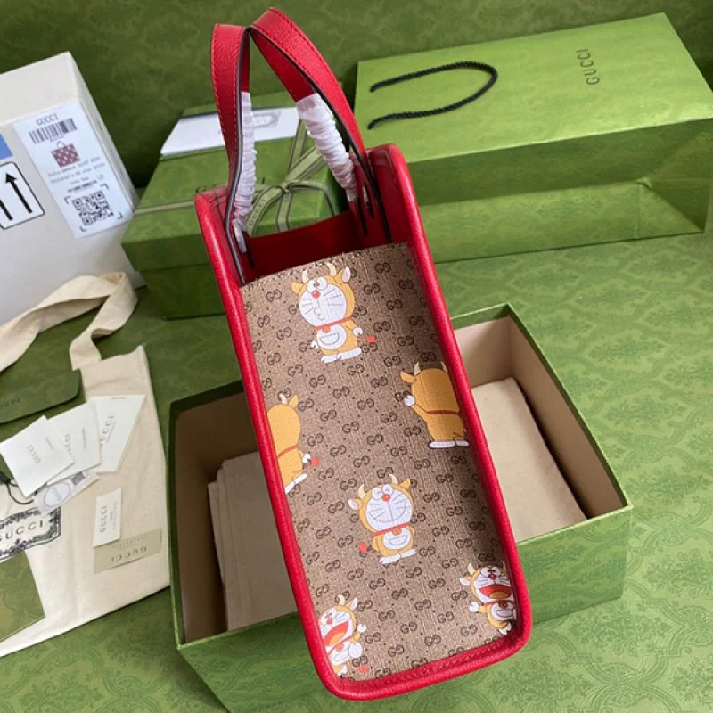 春もの新作 【グッチ 】牛ドラえもん x グッチコピートートバッグ gug23103
