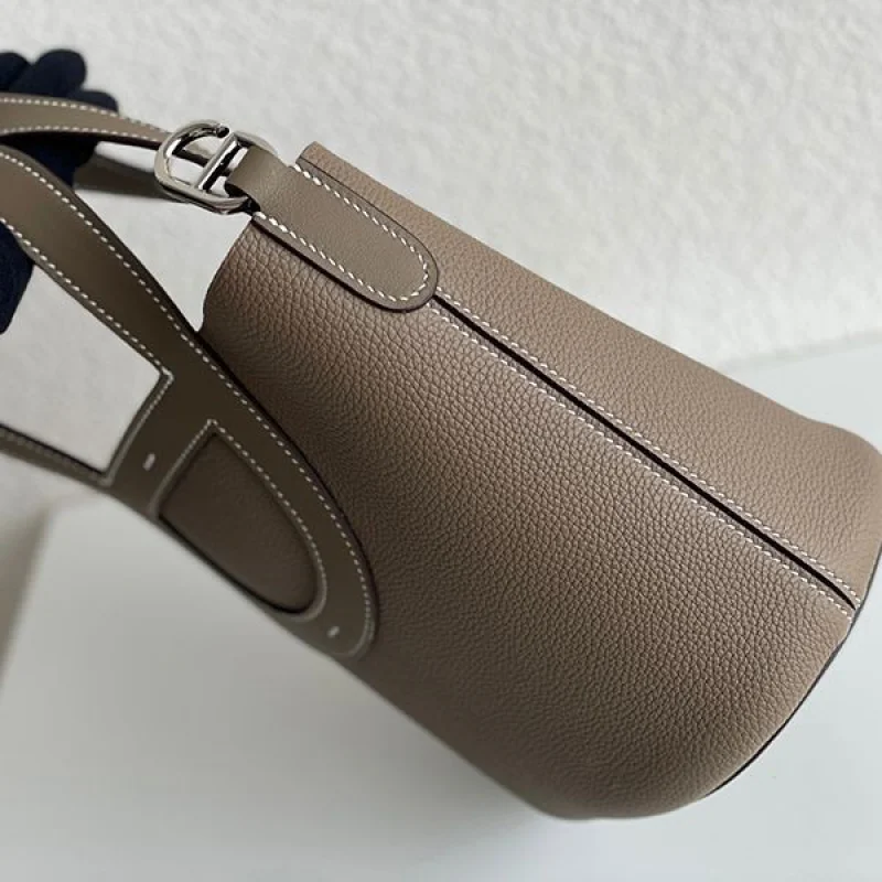 定番 エルメス イン ザ ループ 18 トートバッグ 偽物 erk71936