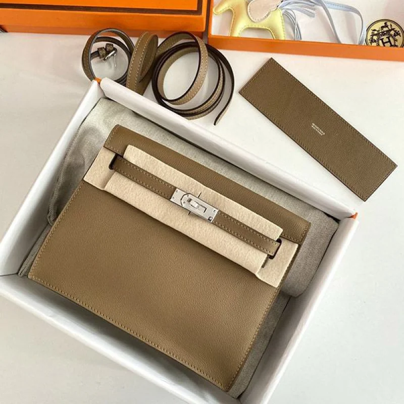 送料込エルメス 偽物 ケリーダンス 22cm ブラウン 内縫 2色金具 erx65514