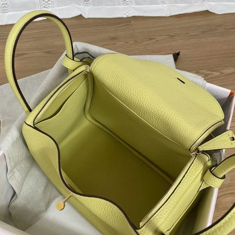 エルメス リンディ26 Lindyシルバー トリヨンクレマンス 偽物 ery33450