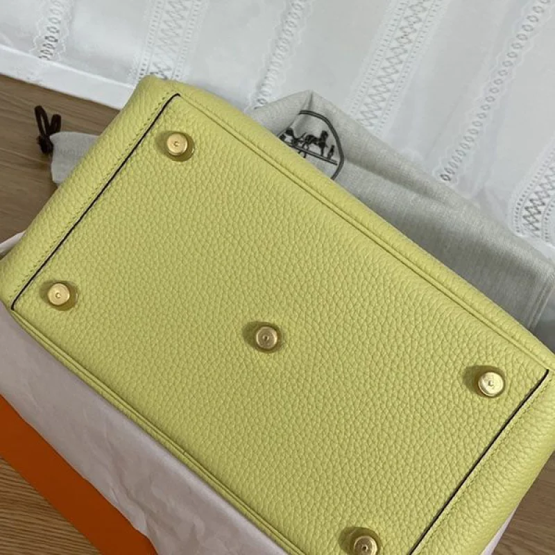 エルメス リンディ26 Lindyシルバー トリヨンクレマンス 偽物 ery33450