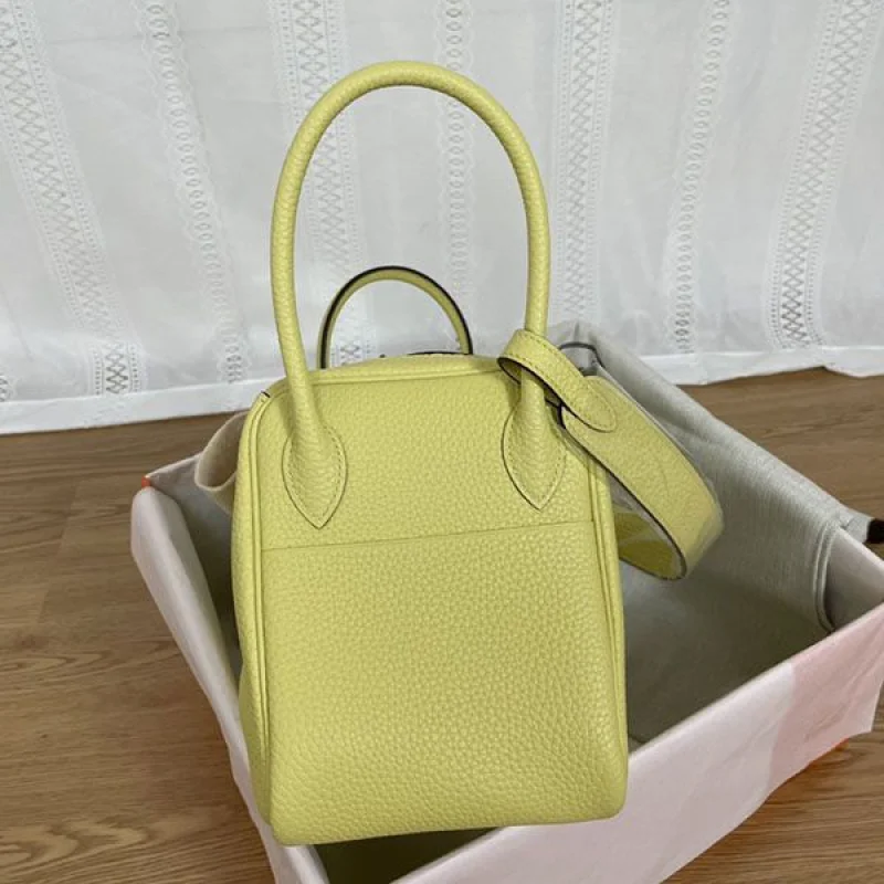 エルメス リンディ26 Lindyシルバー トリヨンクレマンス 偽物 ery33450