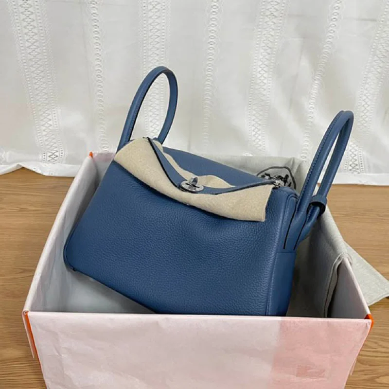 人気No1エルメス 偽物 リンディ 26cm トリヨンクレマンス 2色金具 ery82588