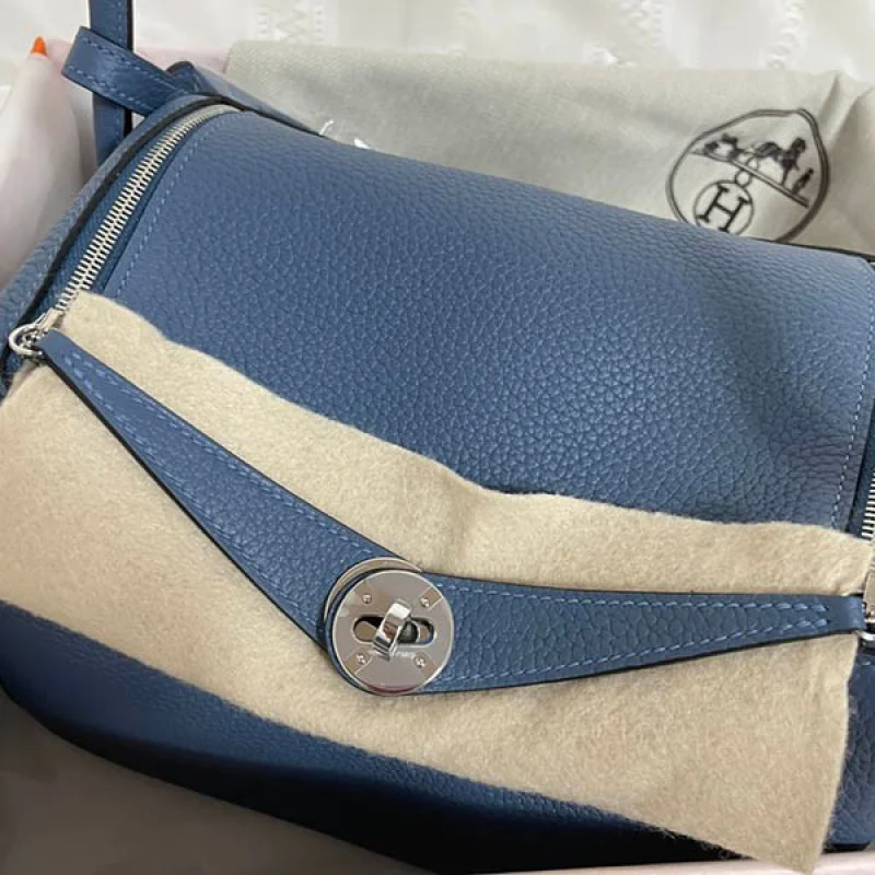 人気No1エルメス 偽物 リンディ 26cm トリヨンクレマンス 2色金具 ery82588