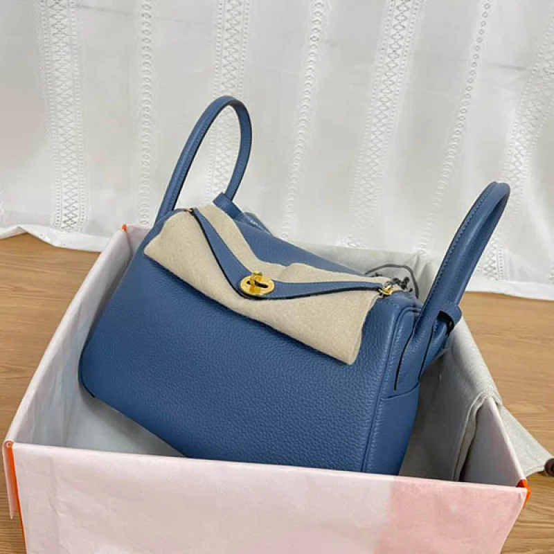 人気No1エルメス 偽物 リンディ 26cm トリヨンクレマンス 2色金具 ery82588