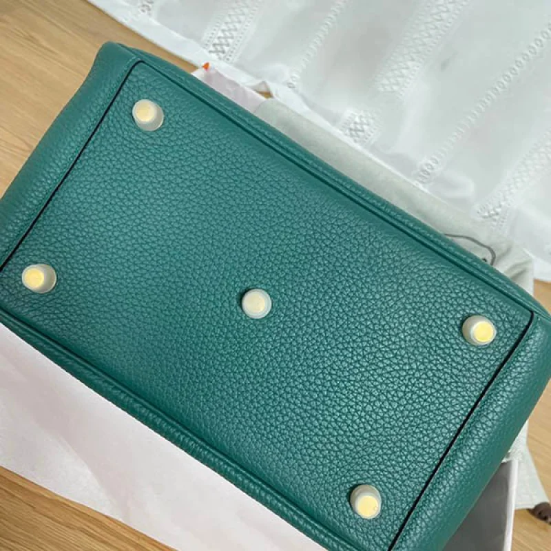 超話題!エルメス コピー リンディ 26cm トリヨンクレマンス 2色金具 erz38262