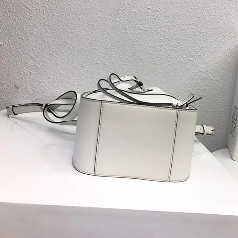 ☆限定☆ ロエベ ハンモック コピー ドローストリング ショルダーバッグ 0010365427