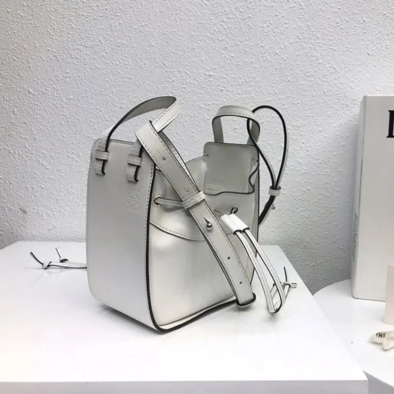 ☆限定☆ ロエベ ハンモック コピー ドローストリング ショルダーバッグ 0010365427