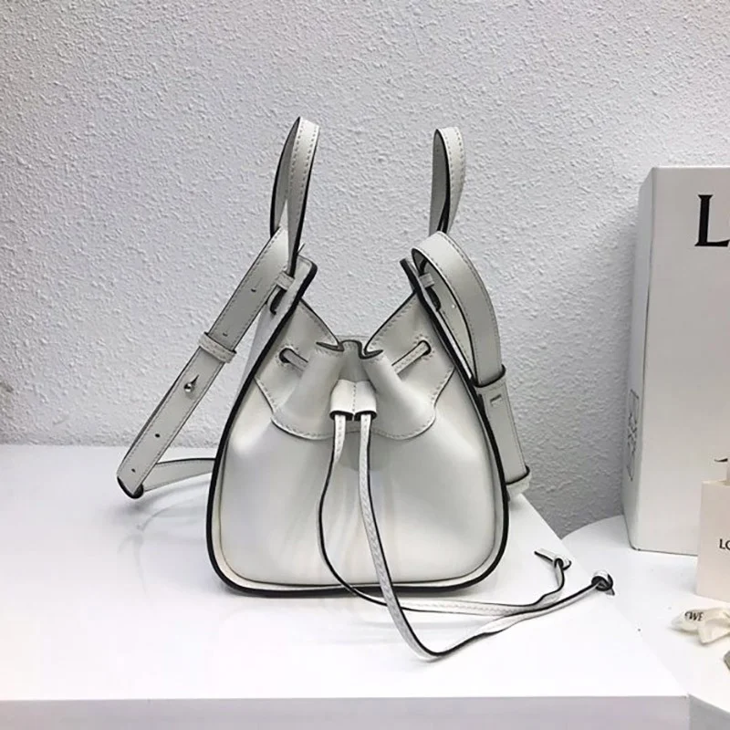 ☆限定☆ ロエベ ハンモック コピー ドローストリング ショルダーバッグ 0010365427