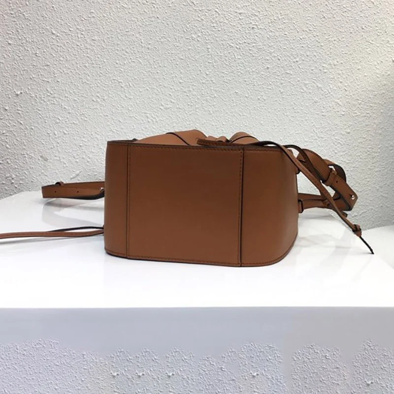 欲しい♡超限定♪ロエベ ハンモック コピー ドローストリング ショルダーバッグ 0010473155