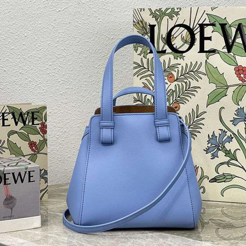 お洒落に♪ロエベ ハンモック コピー ナゲット ショルダーストラップ付 A538H04X02