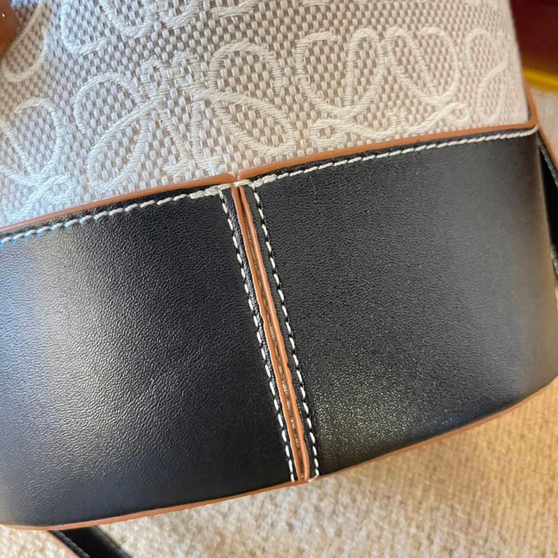 関税負担なし ロエベ バルーンバッグ コピー 2wayバッグ ショルダーバッグ lob60696 ロエベ ショルダーバッグ アナグラム