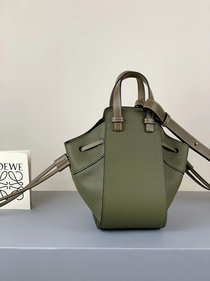 ☆超人気☆ロエベ ハンモック 偽物 ドローストリング ショルダーバッグ lob92376