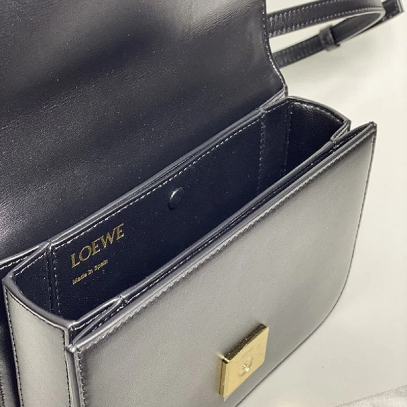 大人気!!新作 ロエベ アナグラム コピージャカード ショルダーバッグ loc10328
