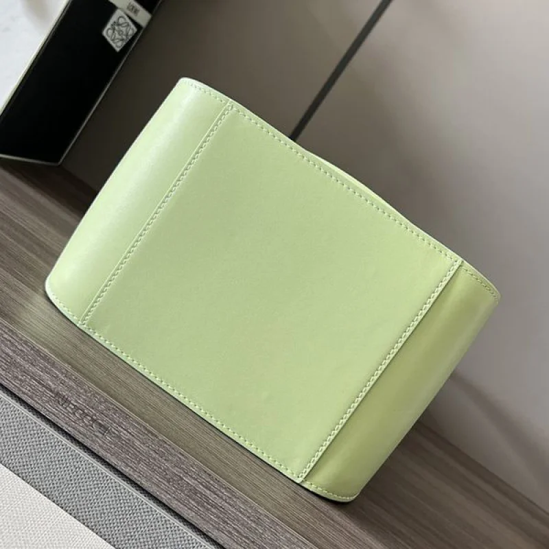 確保済みロエベ ハンモック 偽物 ドローストリング ショルダーバッグ loe94706