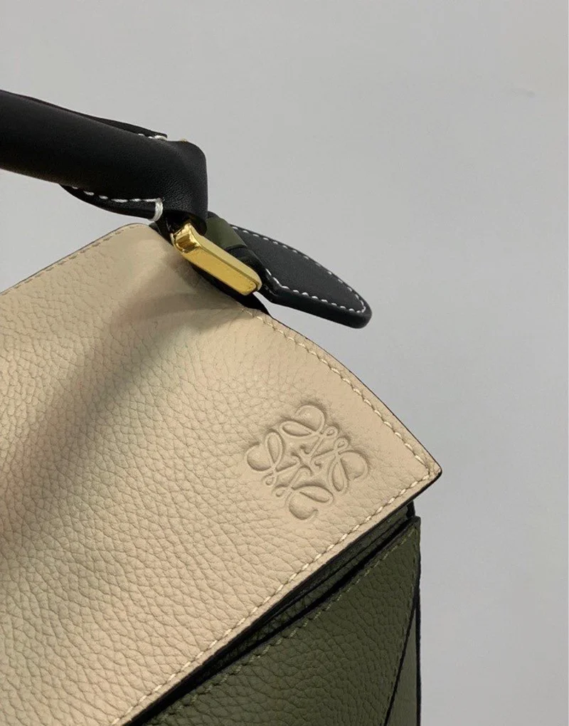 【限定カラー】ロエベ パズルバッグ スーパーコピー トリカラー ショルダーバッグ loh35598