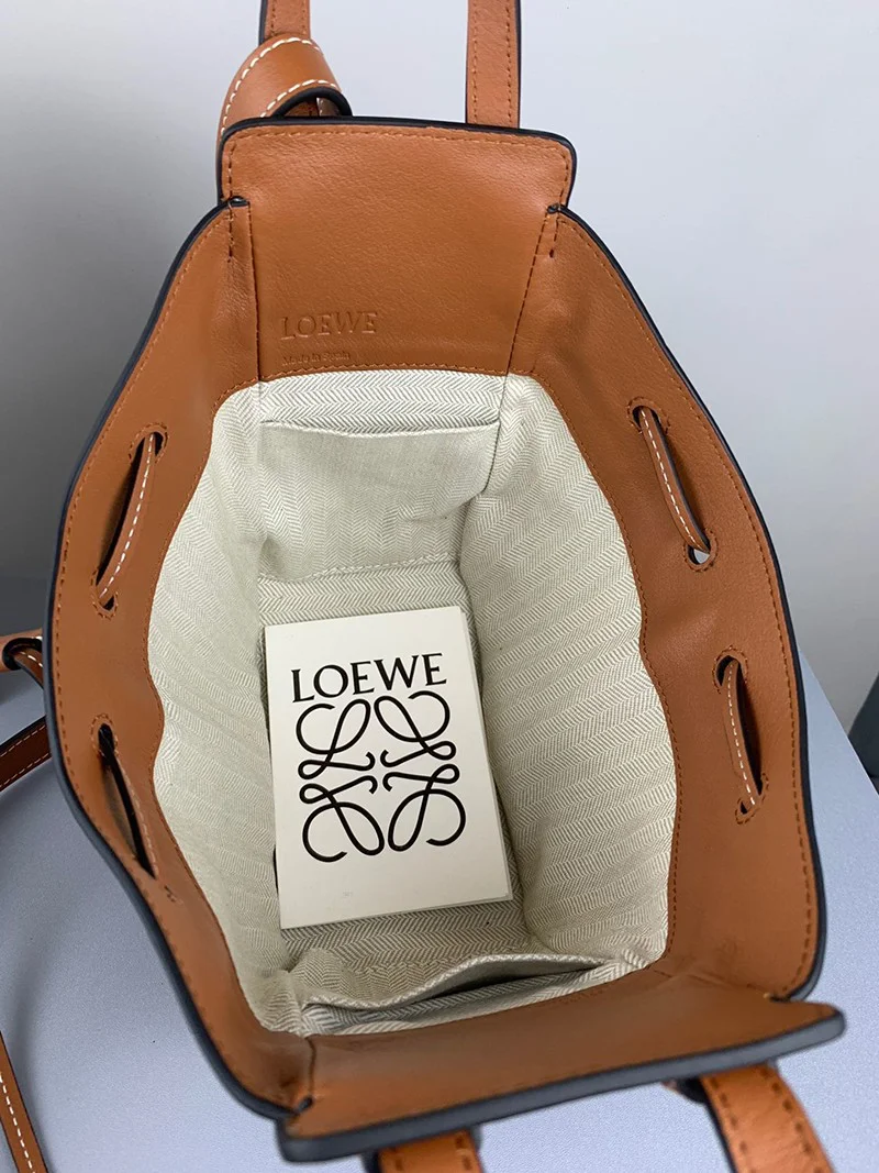 人気No1ロエベ ハンモック 偽物 ドローストリング ショルダーバッグ loi71697