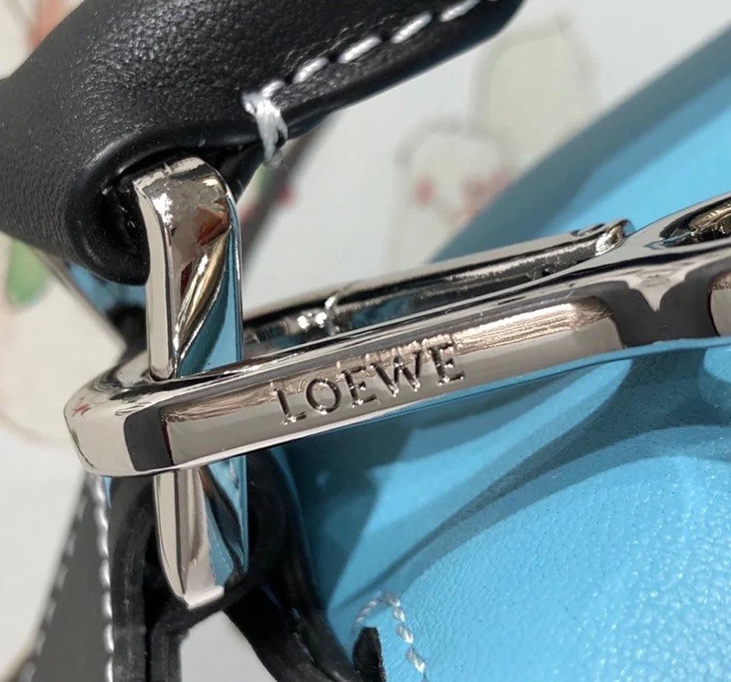 大人気!ロエベ パズルバッグ スーパーコピー トリカラー ショルダーバッグ loj33062