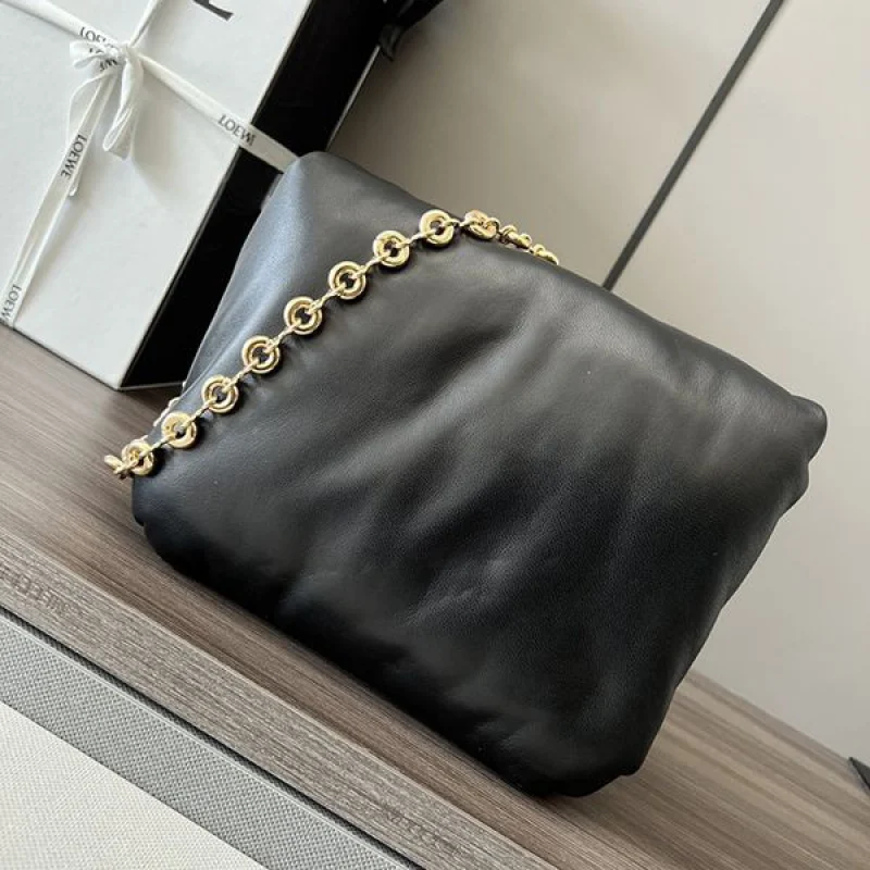 超希少!ロエベ Goya Puffe ナッパ ラムスキン コピー ショルダーバッグ lok49250