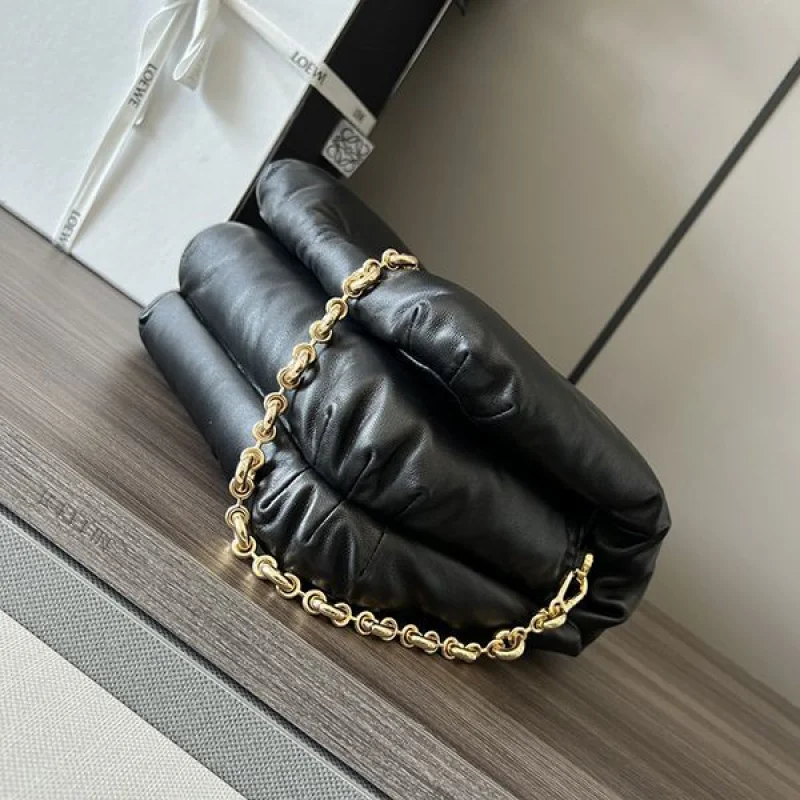 超希少!ロエベ Goya Puffe ナッパ ラムスキン コピー ショルダーバッグ lok49250
