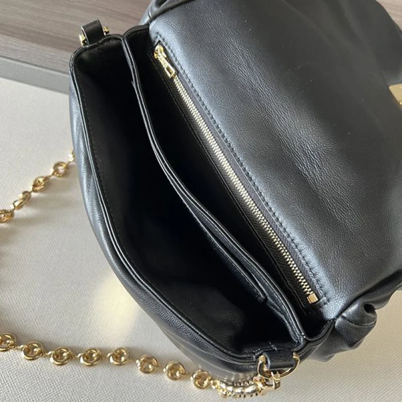超希少!ロエベ Goya Puffe ナッパ ラムスキン コピー ショルダーバッグ lok49250