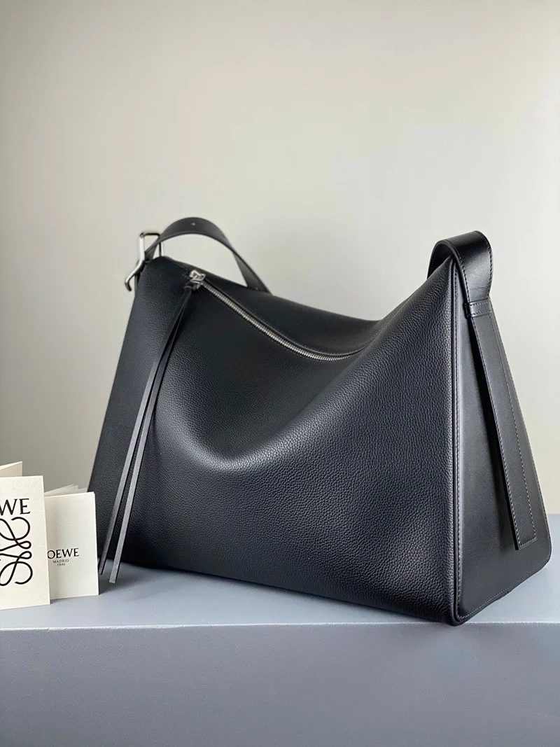 ☆超人気☆ロエベ ショルダーバッグ 偽物 ベルリンゴ グレインカーフ ラージ lop50262