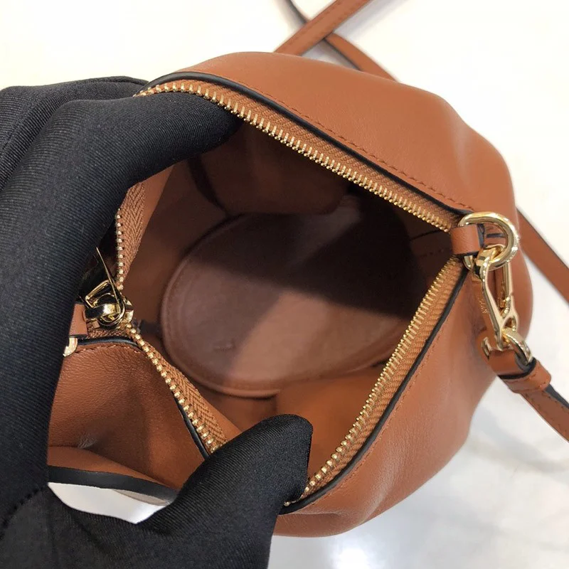☆超人気☆ロエベ ショルダーバッグ 偽物 エレファント ポーチ lor43894
