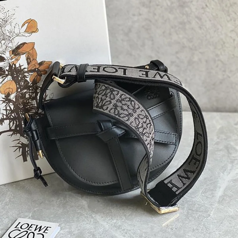 ☆超人気☆希少 ロエベ Gate カーフスキン ショルダーバッグ コピー los78774