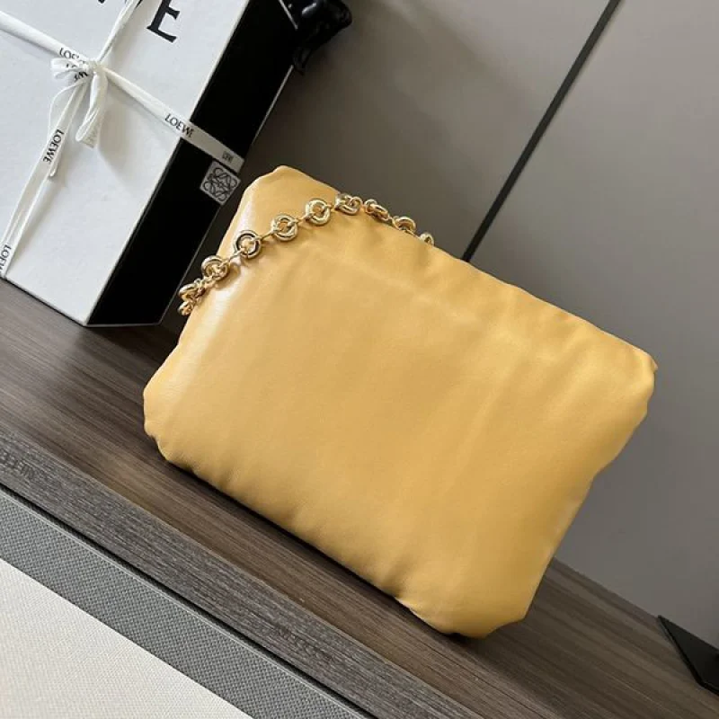 ギフトに最適ロエベ Goya Puffe ナッパ ラムスキン ショルダーバッグ コピー lot05608