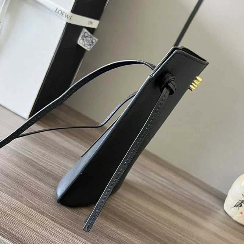 【最新】ロエベ アナグラムレザーショルダーバッグ 偽物 lou89650
