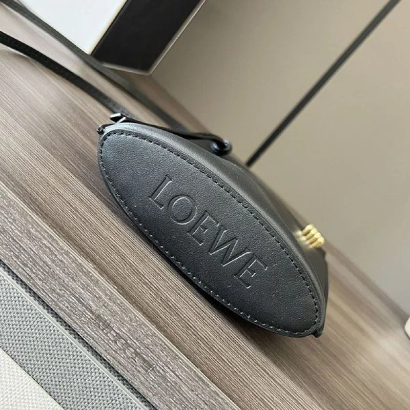 【最新】ロエベ アナグラムレザーショルダーバッグ 偽物 lou89650
