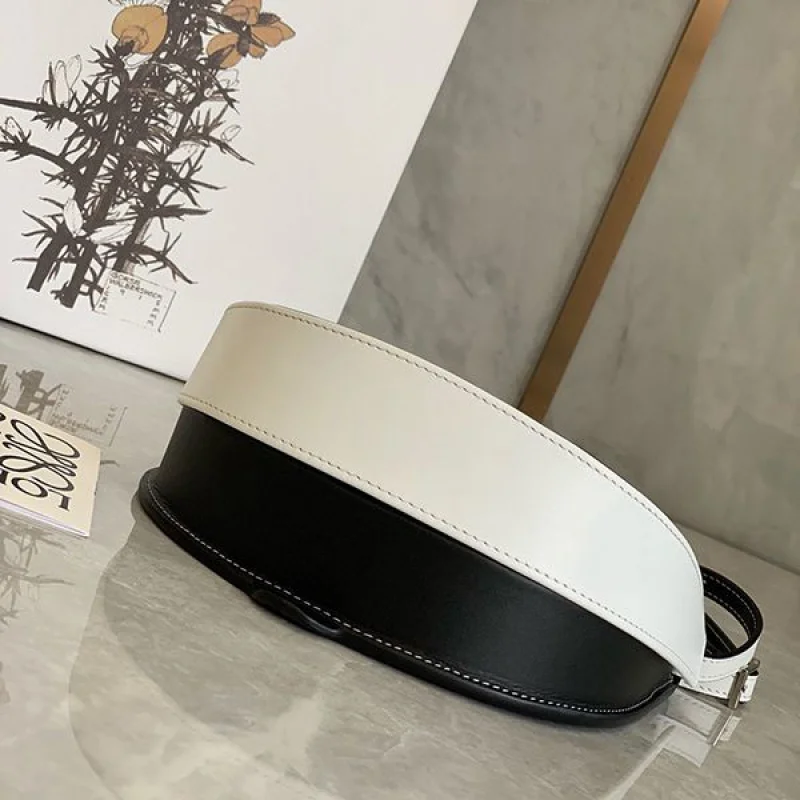 超話題!ロエベ ヒールポーチ ミニ ショルダーバッグ 偽物 lox15754
