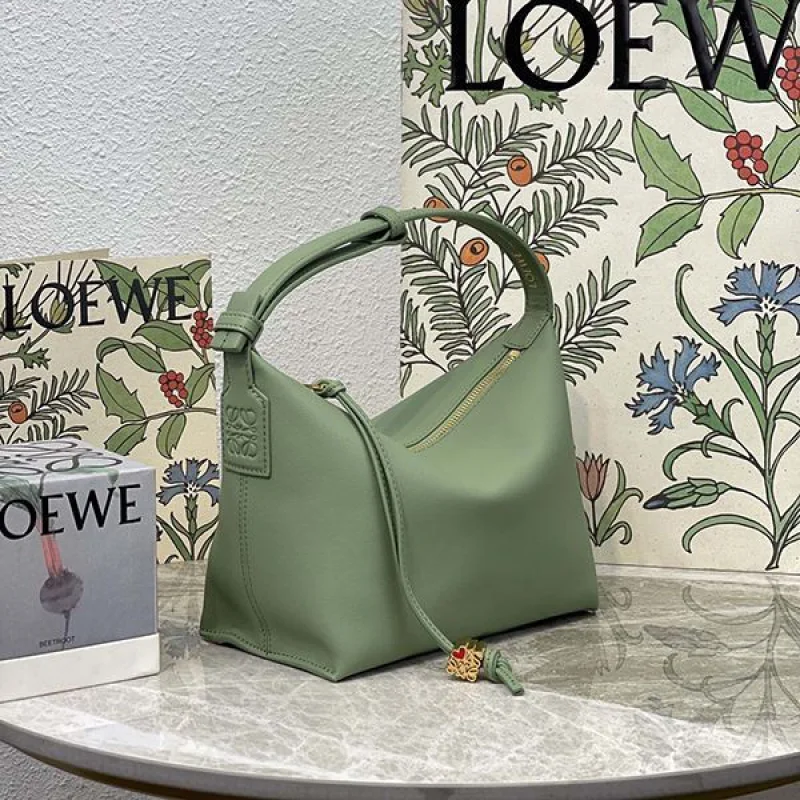 セール新作22AW ロエベ キュービィバッグ ラージ グレインカーフ コピー loy91831