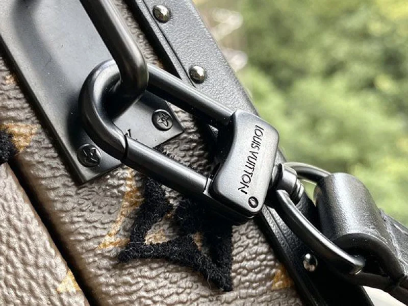日本未入荷 ルイヴィトン ソフトトランク 偽物 クラッチ ボックス モノグラム ショルダーバッグ M20233