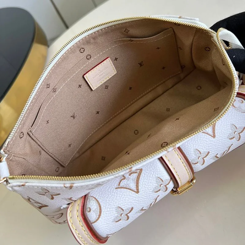 《大人上品なデザイン♪》ルイヴィトン マキシポシェットアクセソワール コピー M20920